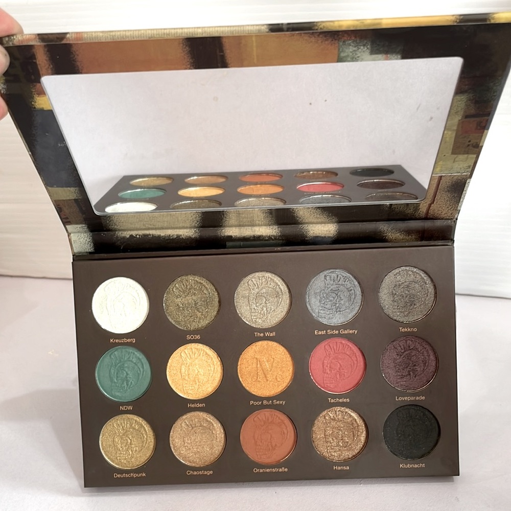 NOMAD Cosmetics Berlin Underground 15 Color Intense Eyeshadow Palette 🎨
